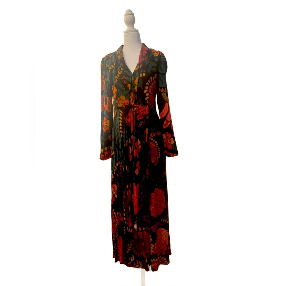 Beautiful FARM Rio Longsleeve Maxi Dress in Black w/Bold Floral Pattern Small